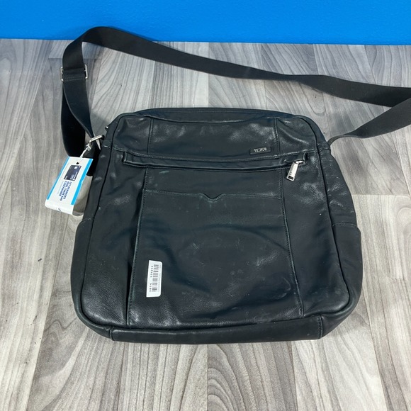 TUMI 60101D Black Leather Unisex Crossbody Messenger Bag